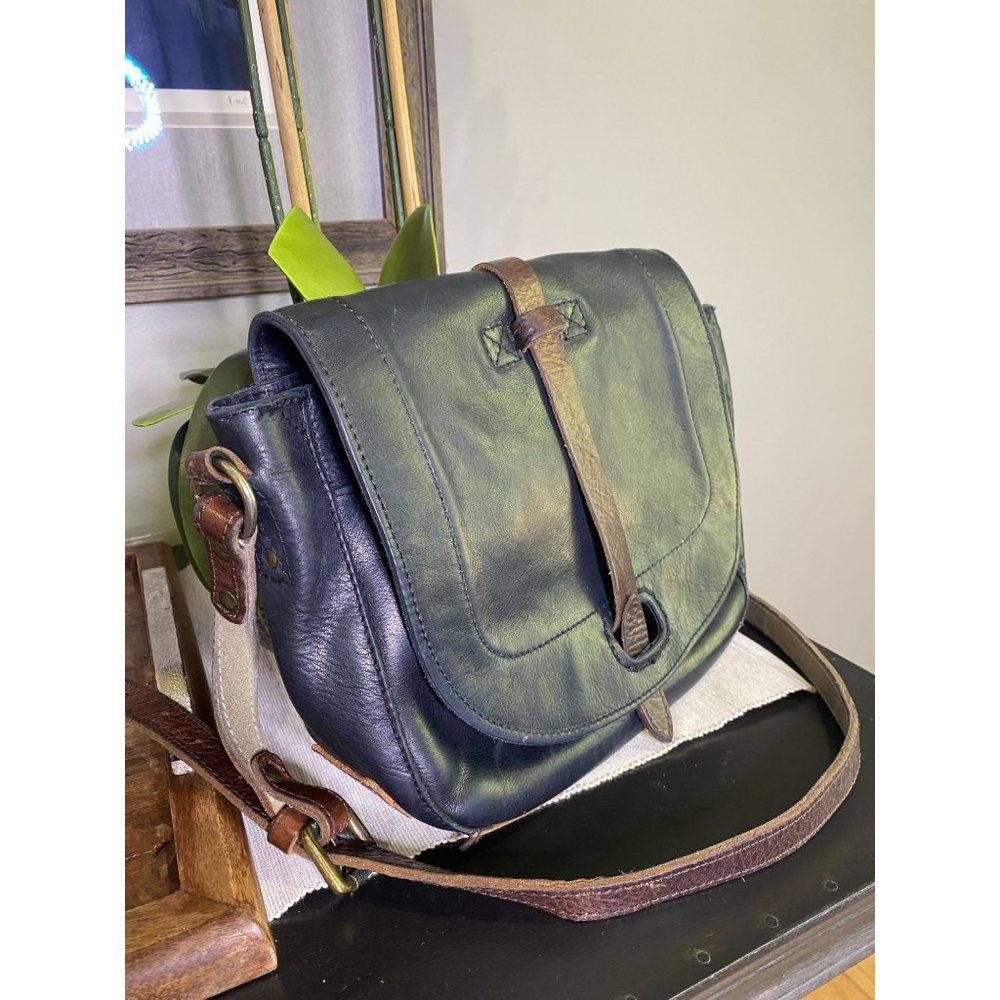 WILL Leather Goods Seneca Black Crossbody Bag - Picture 4 of 12
